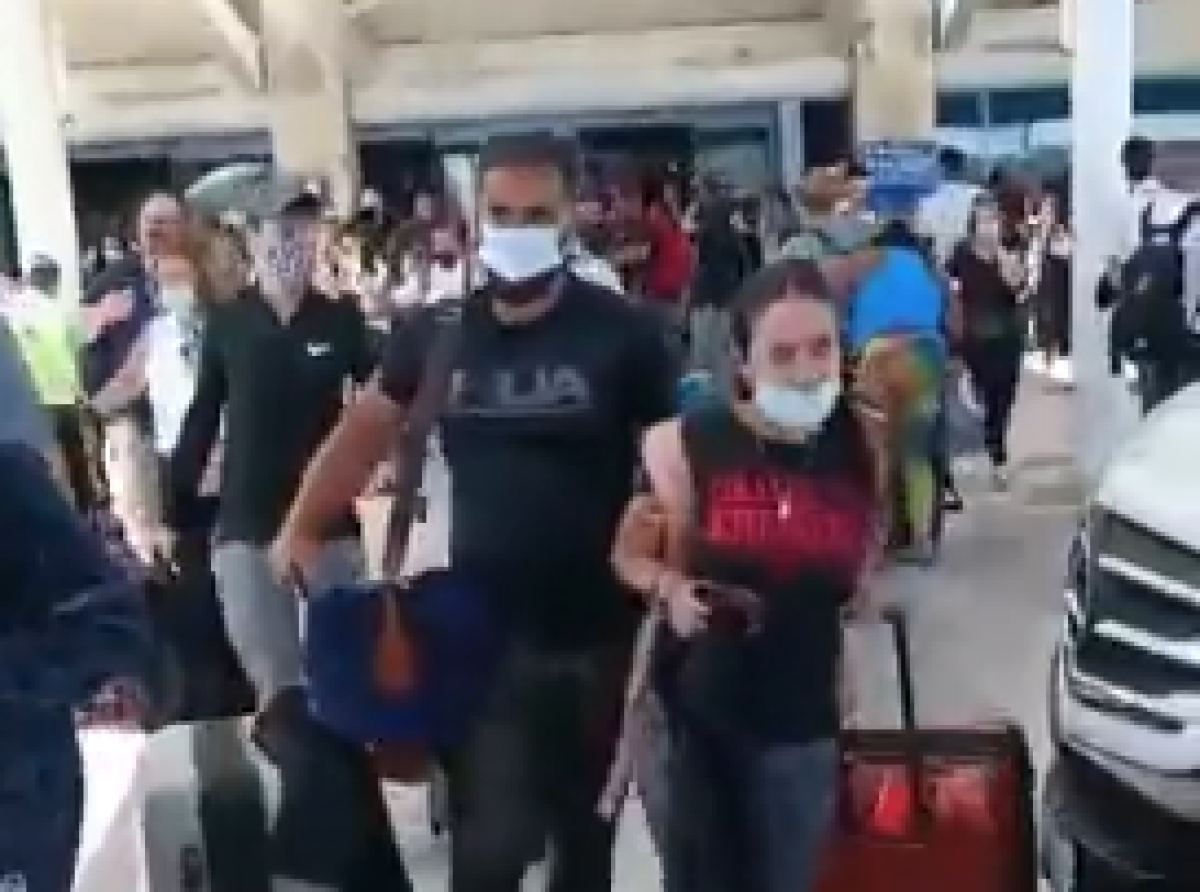 Abrazos Devoran Cancún